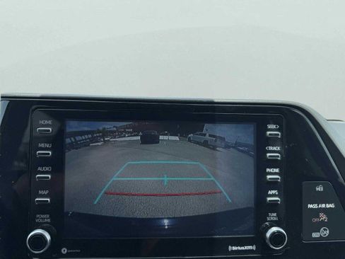 Used 2020 Toyota Highlander L image 30