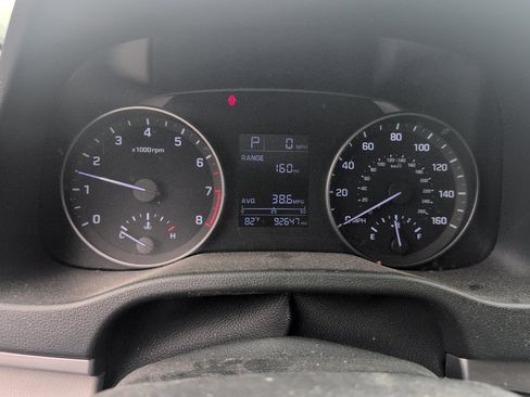 Used 2017 Hyundai Elantra SE FWD image 2