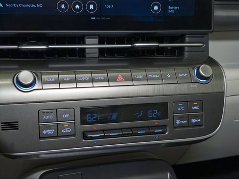Used 2024 Hyundai Kona SEL FWD image 16