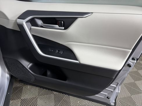 Used 2025 Toyota RAV4 XLE Premium image 43