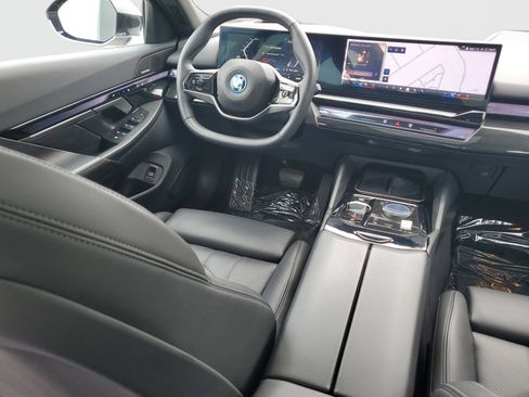 Used 2024 BMW i5 eDrive40i RWD image 12
