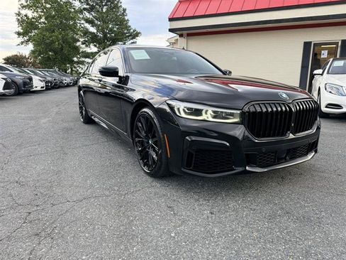 Used 2021 BMW 750i xDrive w/ Executive Package AWD/4WD image 3