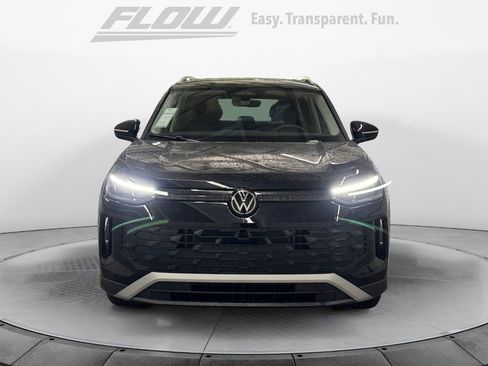 New 2026 Volkswagen Tiguan SE FWD image 2