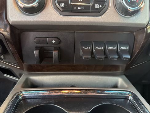 Used 2016 Ford F450 Platinum w/ FX4 Off Road Package AWD/4WD image 38