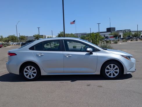 Used 2024 Toyota Corolla LE FWD image 6