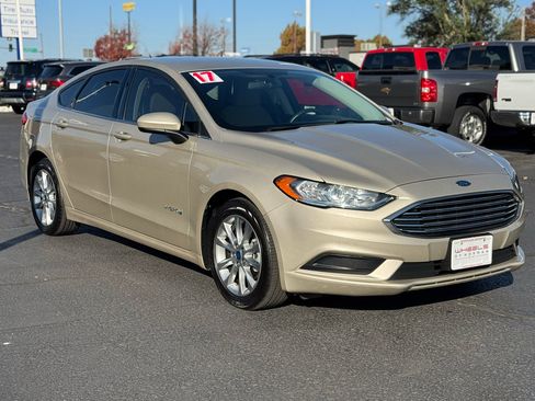 Used 2017 Ford Fusion S image 3