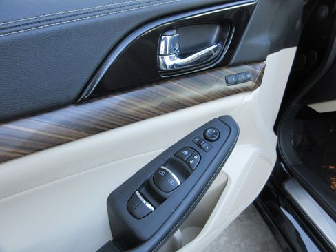 Used 2016 Nissan Maxima Platinum image 30