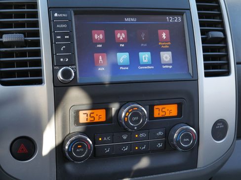 Certified 2020 Nissan Frontier SV w/ Midnight Edition Floor Mats image 9