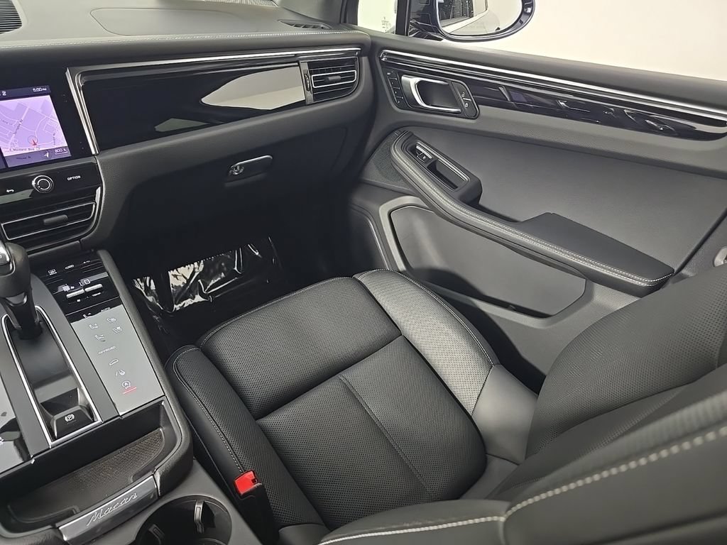 Certified 2023 Porsche Macan S AWD/4WD image 25