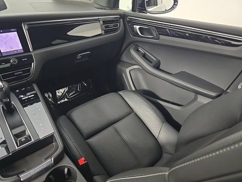 Certified 2023 Porsche Macan S AWD/4WD image 25