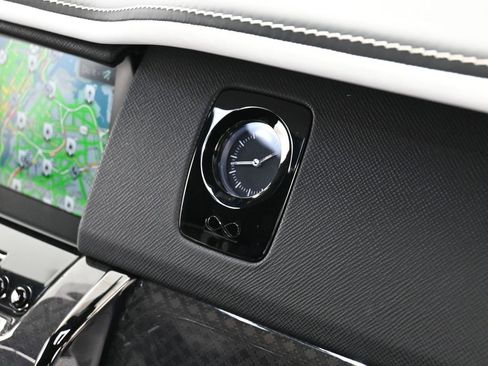 Certified 2021 Rolls-Royce Cullinan Black Badge image 35