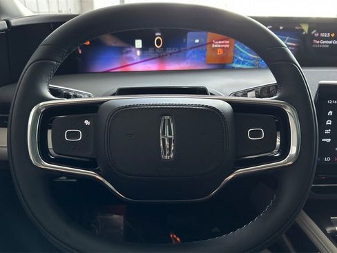 New 2025 Lincoln Nautilus Reserve image 21