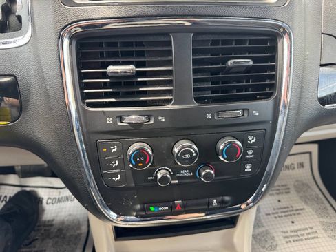 Used 2019 Dodge Grand Caravan SXT w/ Mopar Premium Addition Group FWD image 46