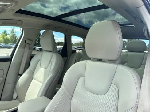 Used 2023 Volvo XC60 B6 Ultimate w/ Climate Package AWD/4WD image 22