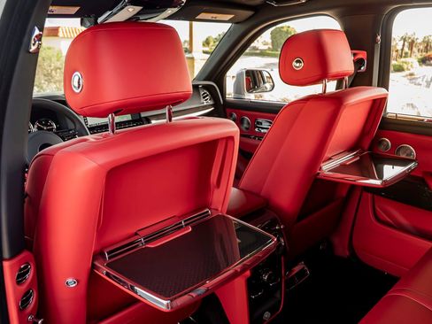 Certified 2024 Rolls-Royce Cullinan Black Badge w/ Dark Exterior Package AWD/4WD image 17