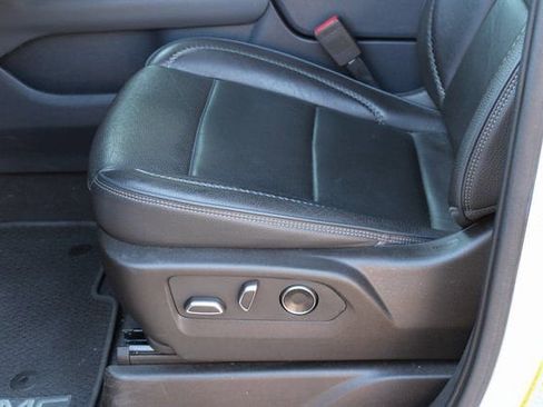 Used 2021 GMC Yukon Denali w/ Denali Premium Package image 16