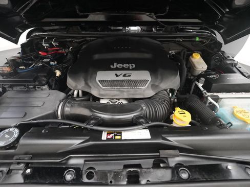 Used 2014 Jeep Wrangler Unlimited Rubicon w/ Dual Top Group AWD/4WD image 3
