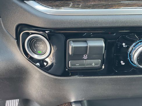 New 2026 GMC Sierra 1500 Elevation image 17