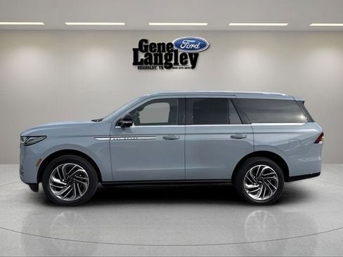 Used 2025 Lincoln Navigator Reserve AWD/4WD image 1