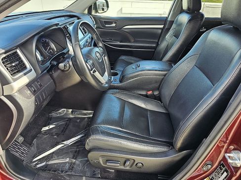 Used 2018 Toyota Highlander XLE image 25