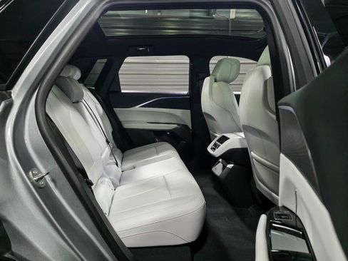 Used 2024 Cadillac Lyriq Sport image 19