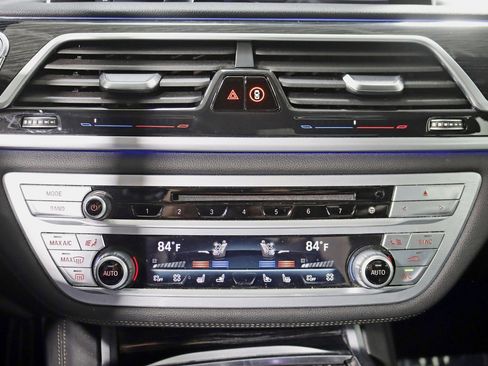 Used 2019 BMW 750i xDrive w/ M Sport Package image 25