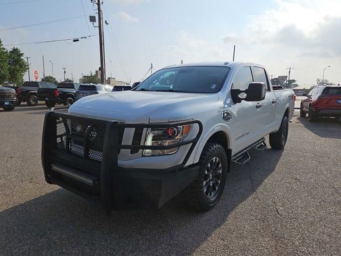 Used 2019 Nissan Titan PRO-4X AWD/4WD image 4