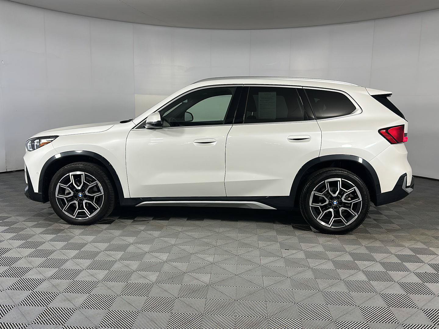 Used 2025 BMW X1 xDrive28i w/ Premium Package AWD/4WD image 7