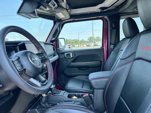 Used 2024 Jeep Wrangler Rubicon AWD/4WD image 10