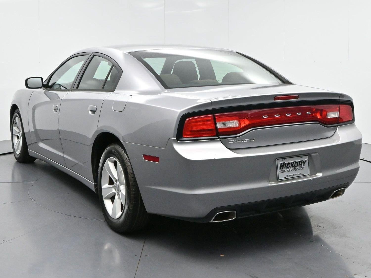 Used 2013 Dodge Charger SE RWD image 5
