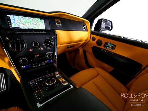 Used 2024 Rolls-Royce Cullinan image 16