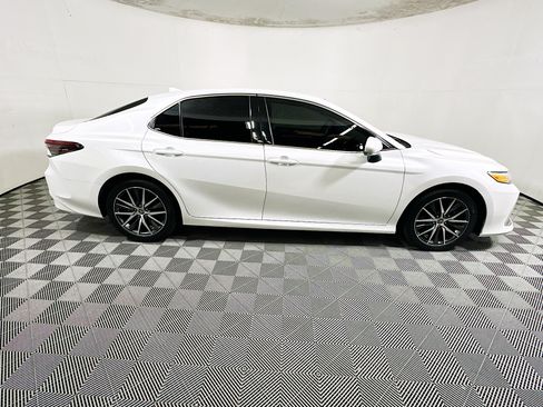 Used 2023 Toyota Camry XLE FWD image 2