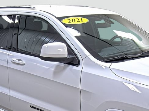 Used 2021 Jeep Grand Cherokee Laredo X AWD/4WD image 15