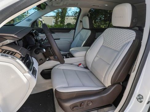 Used 2025 GMC Acadia Denali w/ Super Cruise Package FWD image 15