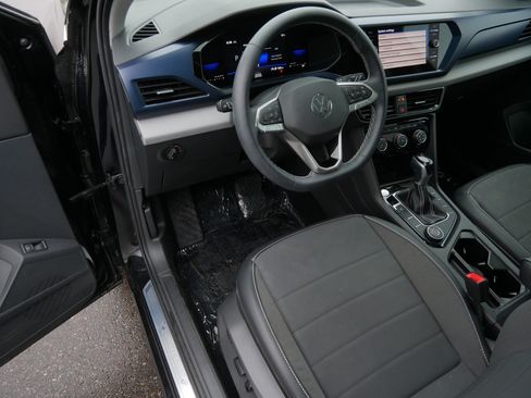 Used 2023 Volkswagen Taos SE w/ Panoramic Sunroof Package AWD/4WD image 19