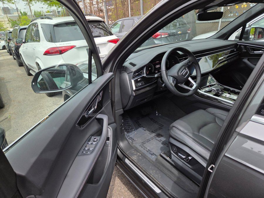 Used 2025 Audi Q7 3.0T Prestige w/ Prestige Package AWD/4WD image 7