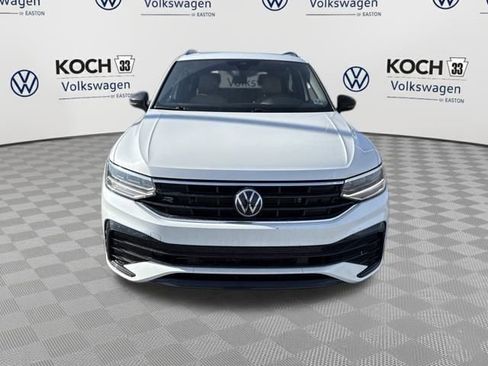 Used 2023 Volkswagen Tiguan SE R-Line image 2