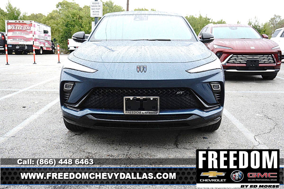Used 2024 Buick Envista Sport Touring w/ Convenience I Package FWD image 2