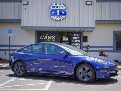 Used 2023 Tesla Model 3 Standard Range RWD image 5