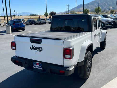 Used 2024 Jeep Gladiator Sport AWD/4WD image 8