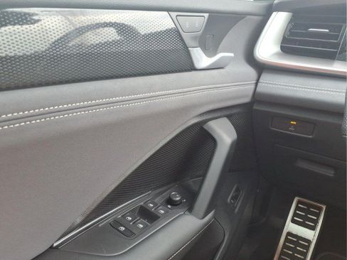 Certified 2025 Volkswagen Tiguan SE R-Line AWD/4WD image 22