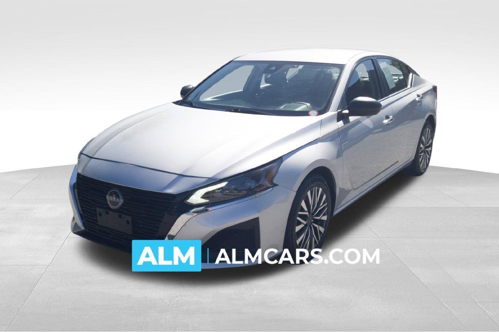 Used 2024 Nissan Altima 2.5 SV FWD image 1