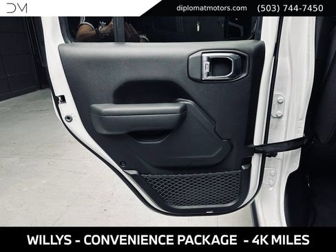 Used 2024 Jeep Wrangler Unlimited AWD/4WD image 27