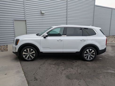 Used 2022 Kia Telluride S image 2