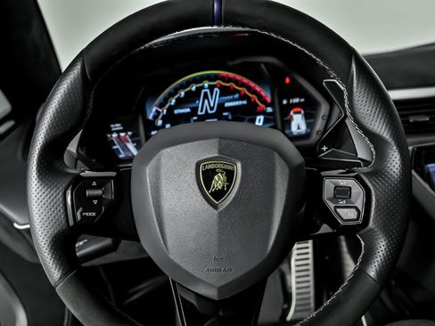 Used 2019 Lamborghini Aventador SVJ image 36