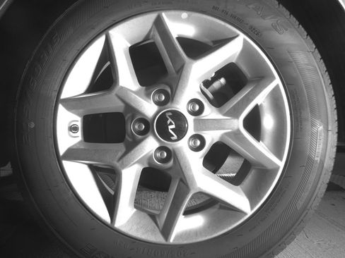 Used 2025 Kia Soul LX w/ LX Technology Package FWD image 14