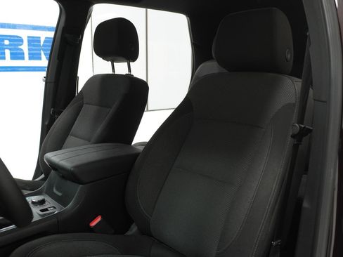 Used 2023 Chevrolet Traverse LT FWD image 6