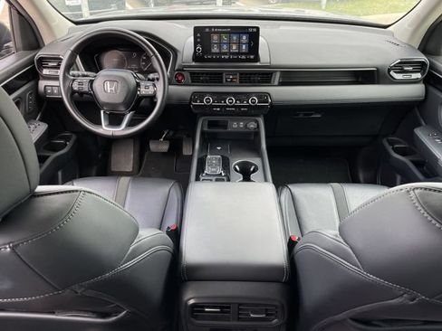 Used 2025 Honda Pilot EX-L image 9