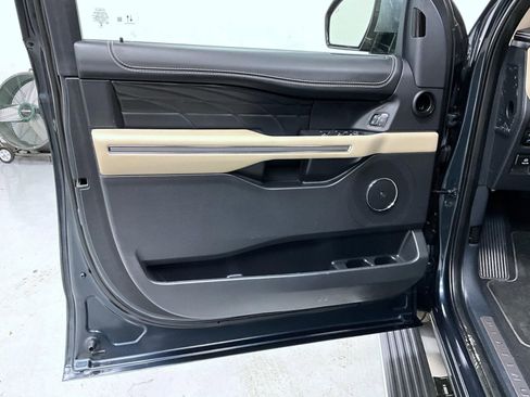 Used 2024 Ford Expedition Platinum image 10