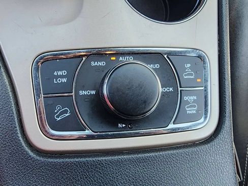 Used 2014 Jeep Grand Cherokee Overland w/ Advanced Technology Group AWD/4WD image 20
